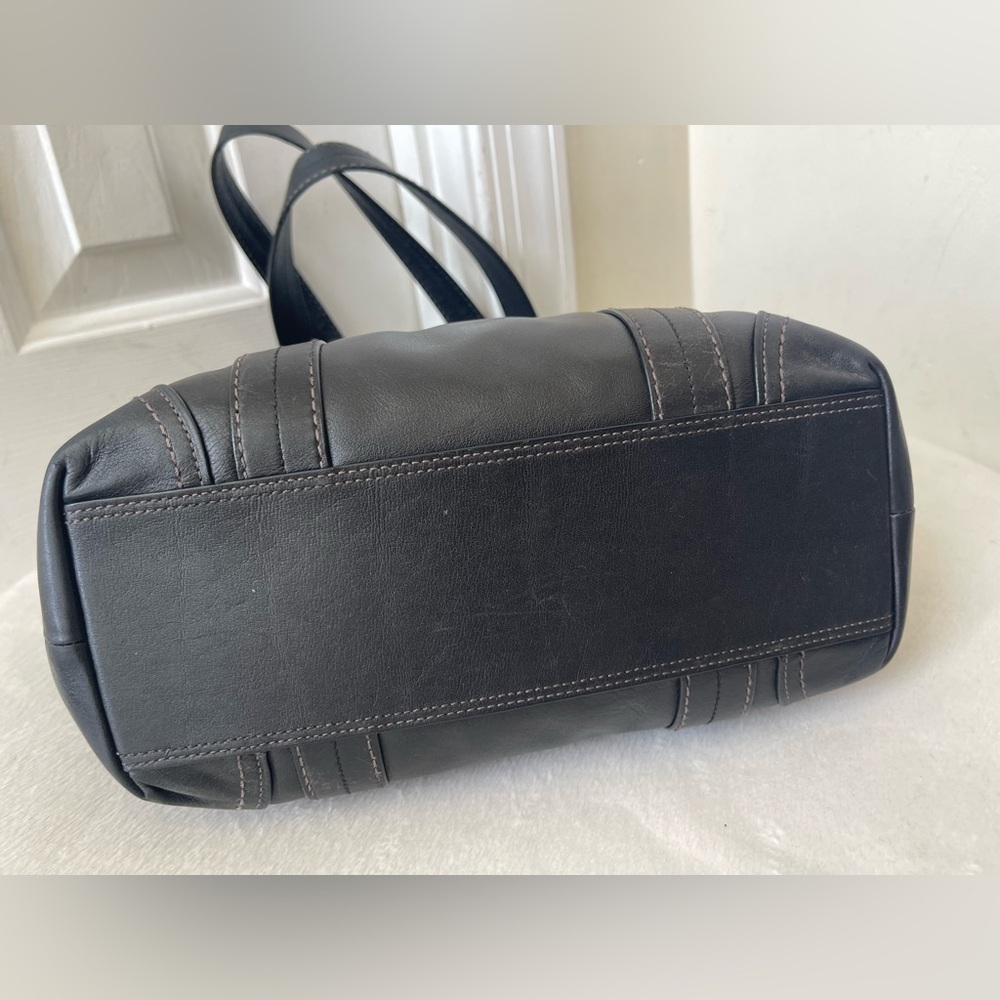 Coach Hampton Vintage Black Leather Tote - Picture 4 of 12
